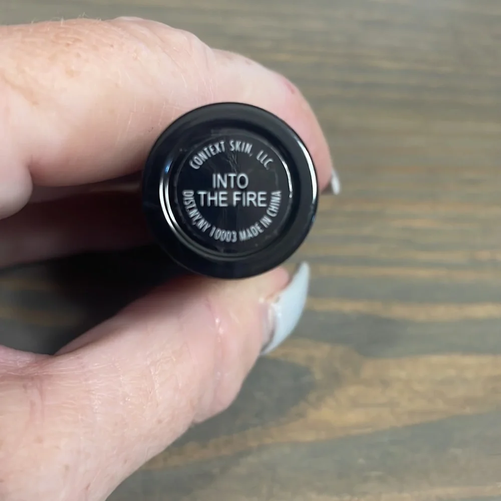 Context matte lipstick